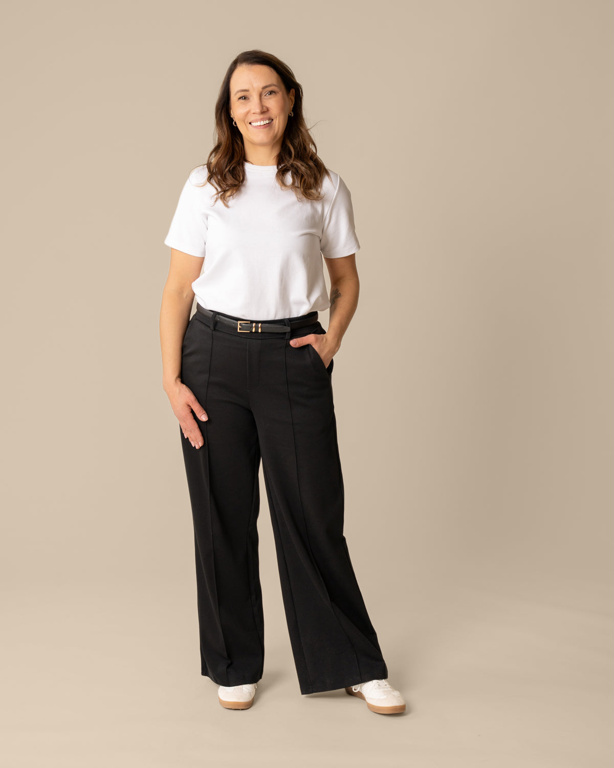 Mustat leveät laskoshousut puuvilla-elastaania