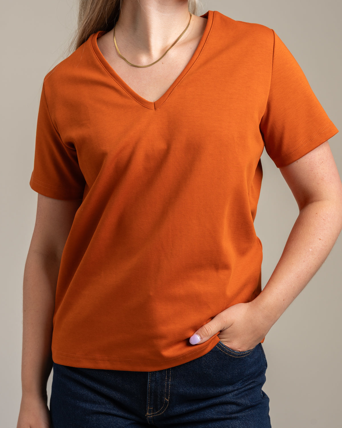V-Ausschnitt T-Shirt, gebranntes Orange