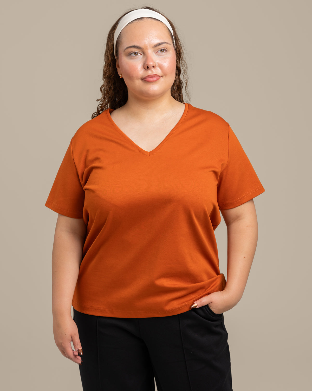 V-Ausschnitt T-Shirt, gebranntes Orange