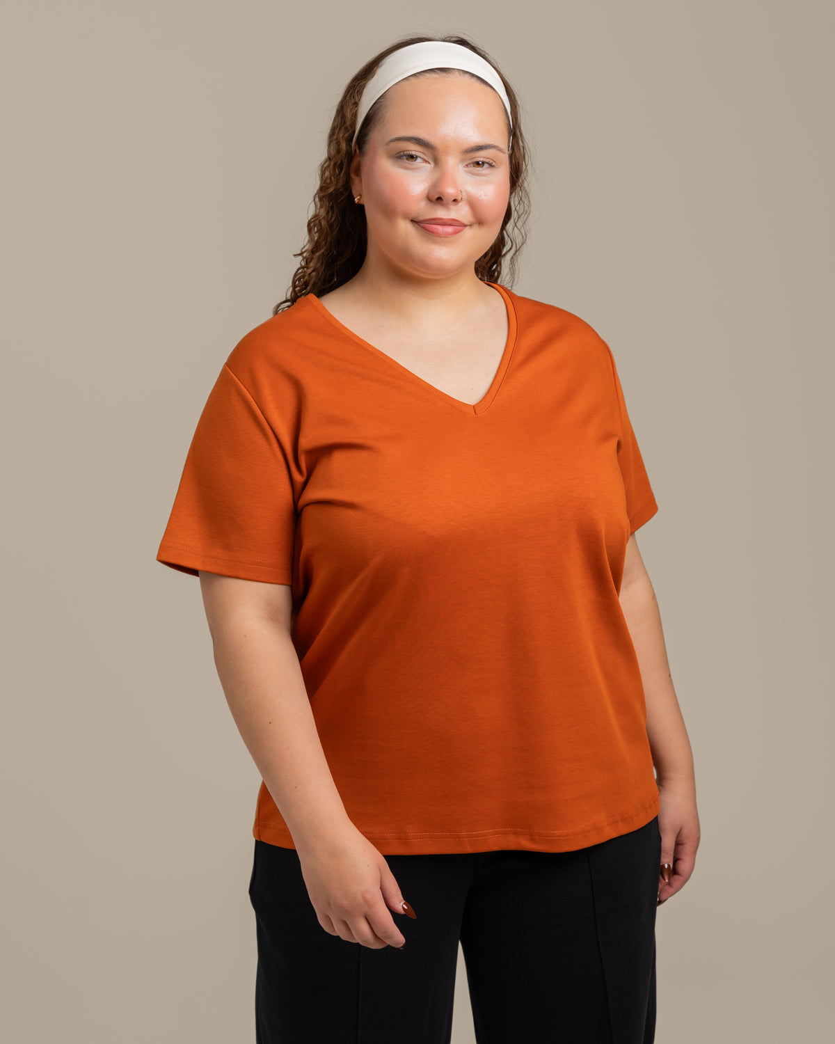V-Ausschnitt T-Shirt, gebranntes Orange