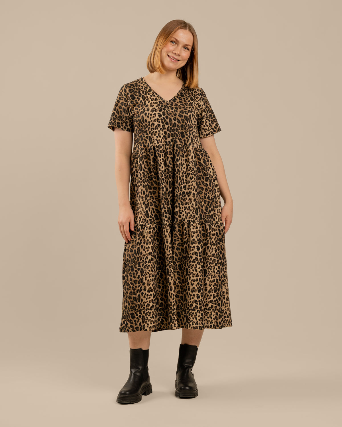 V-pääntiemekko pitkä, leopardi Toive