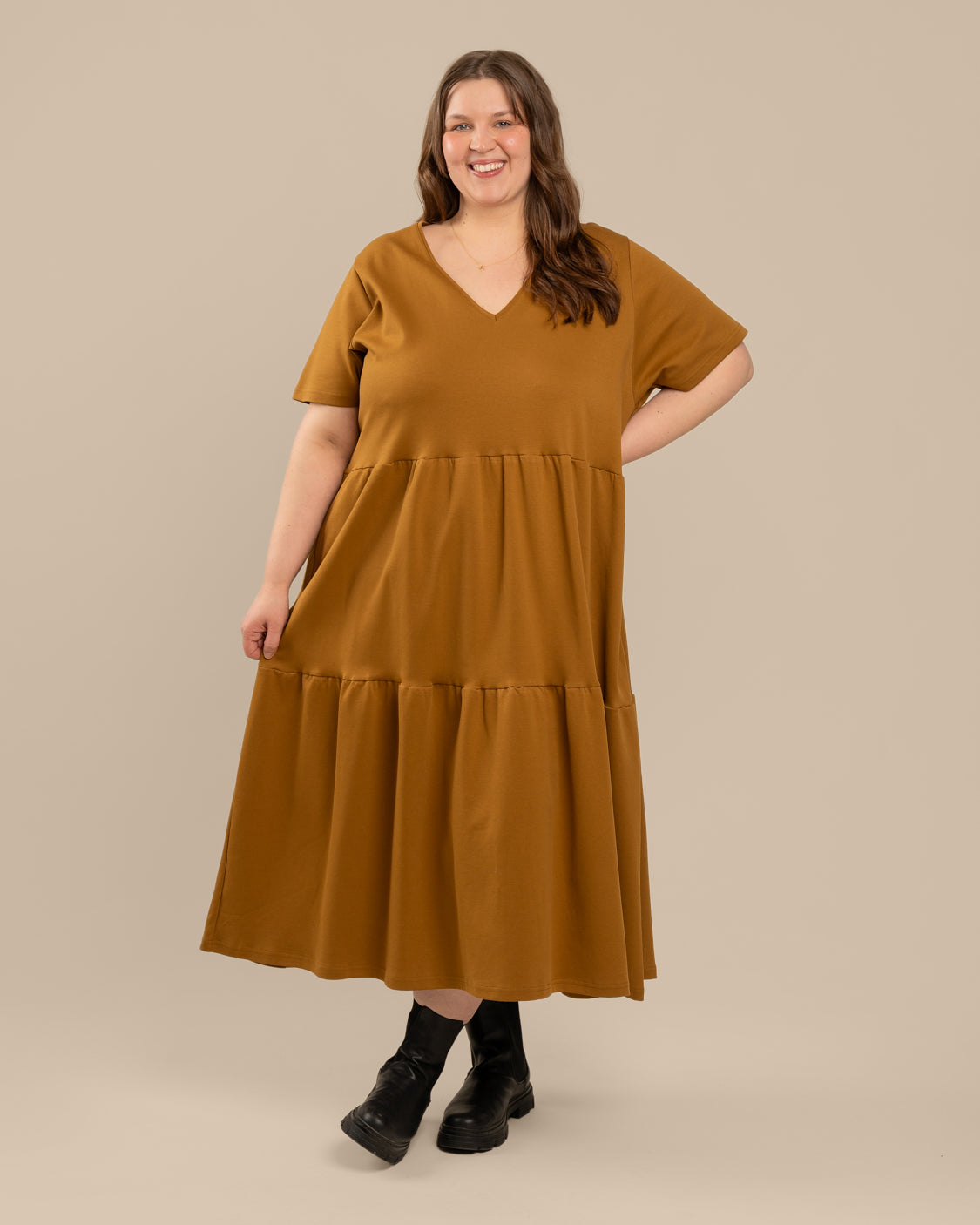 V-pääntiemekko pitkä, pronssi Toive