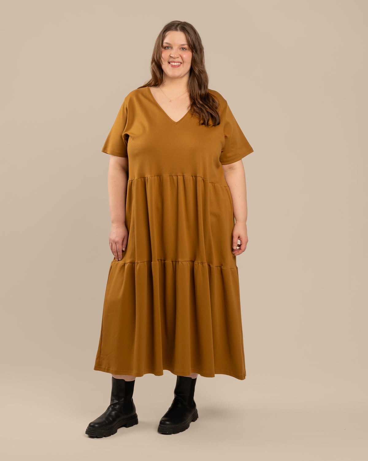 V-pääntiemekko pitkä, pronssi Toive