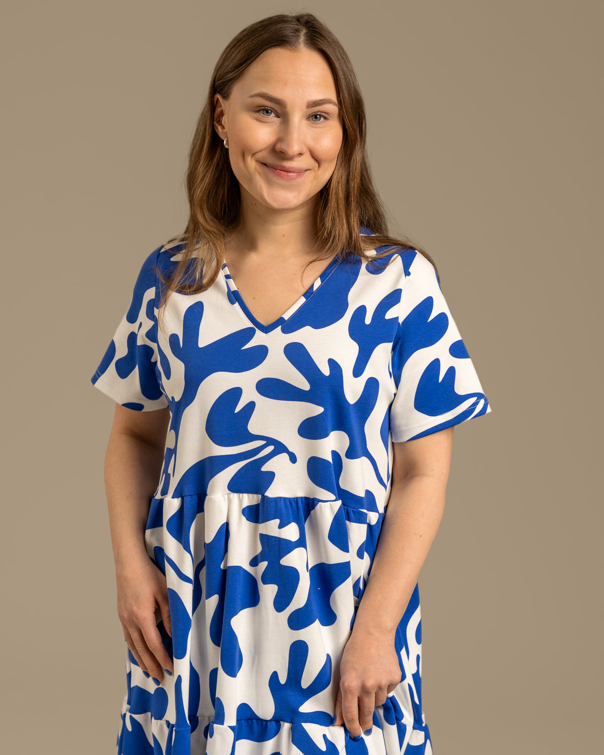 V-pääntiemekko, Como Toive
