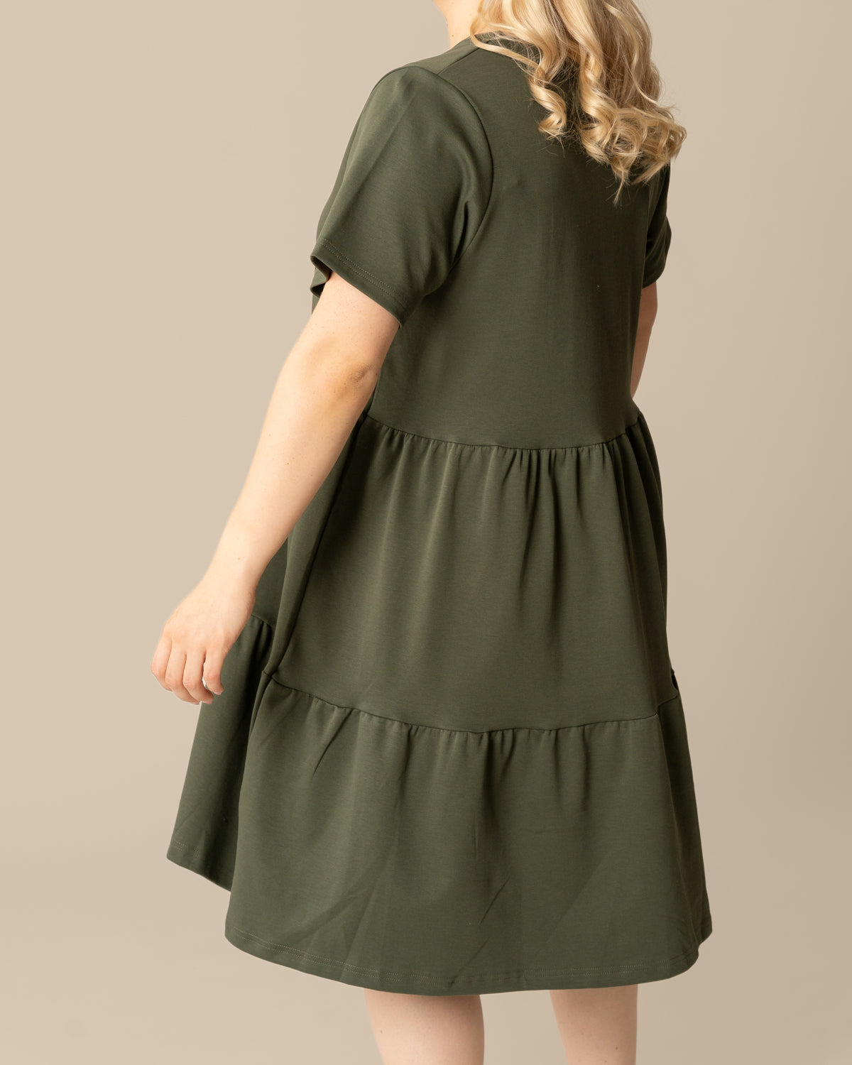 V-pääntiemekko, khaki