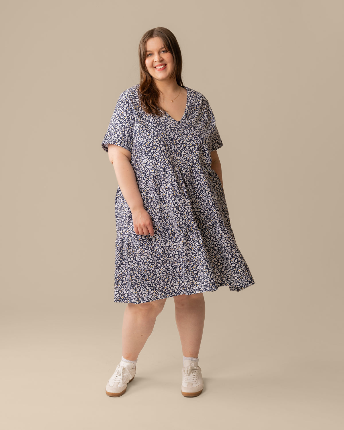 V-pääntiemekko, sininen päivänkakkara