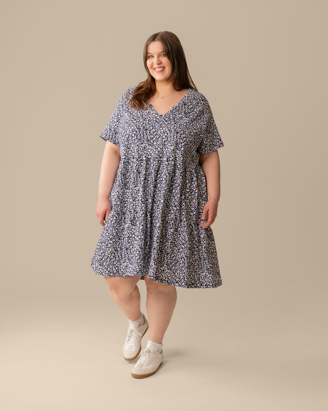 V-pääntiemekko, sininen päivänkakkara