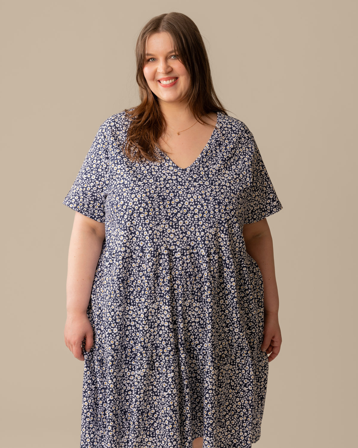 V-pääntiemekko, sininen päivänkakkara