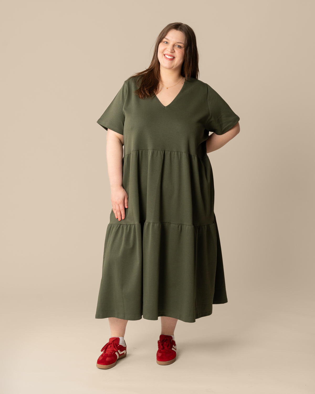 V-pääntiemekko pitkä, khaki