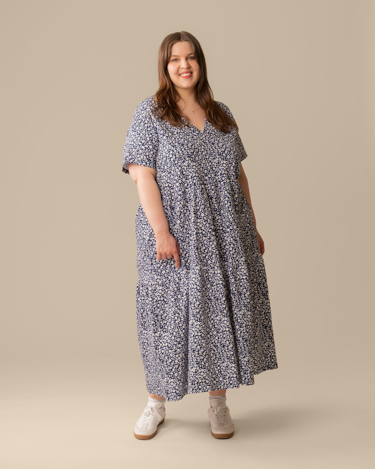 V-pääntiemekko pitkä, sininen päivänkakkara