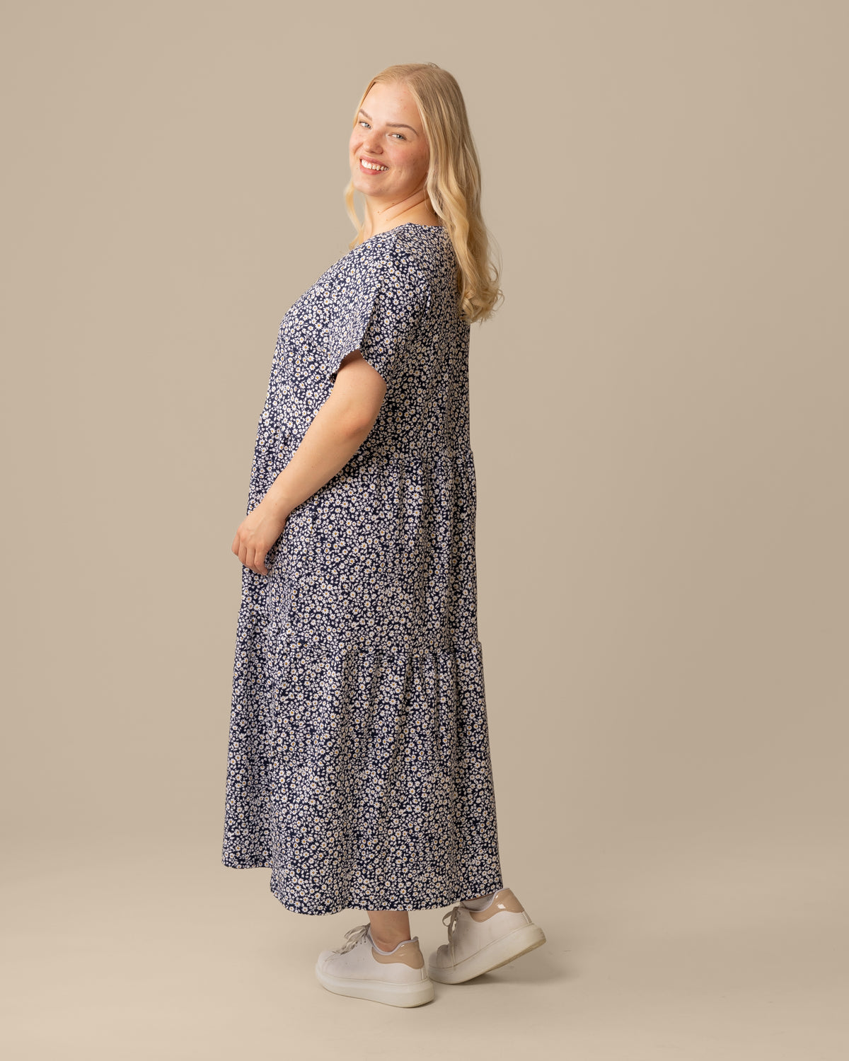 V-pääntiemekko pitkä, sininen päivänkakkara