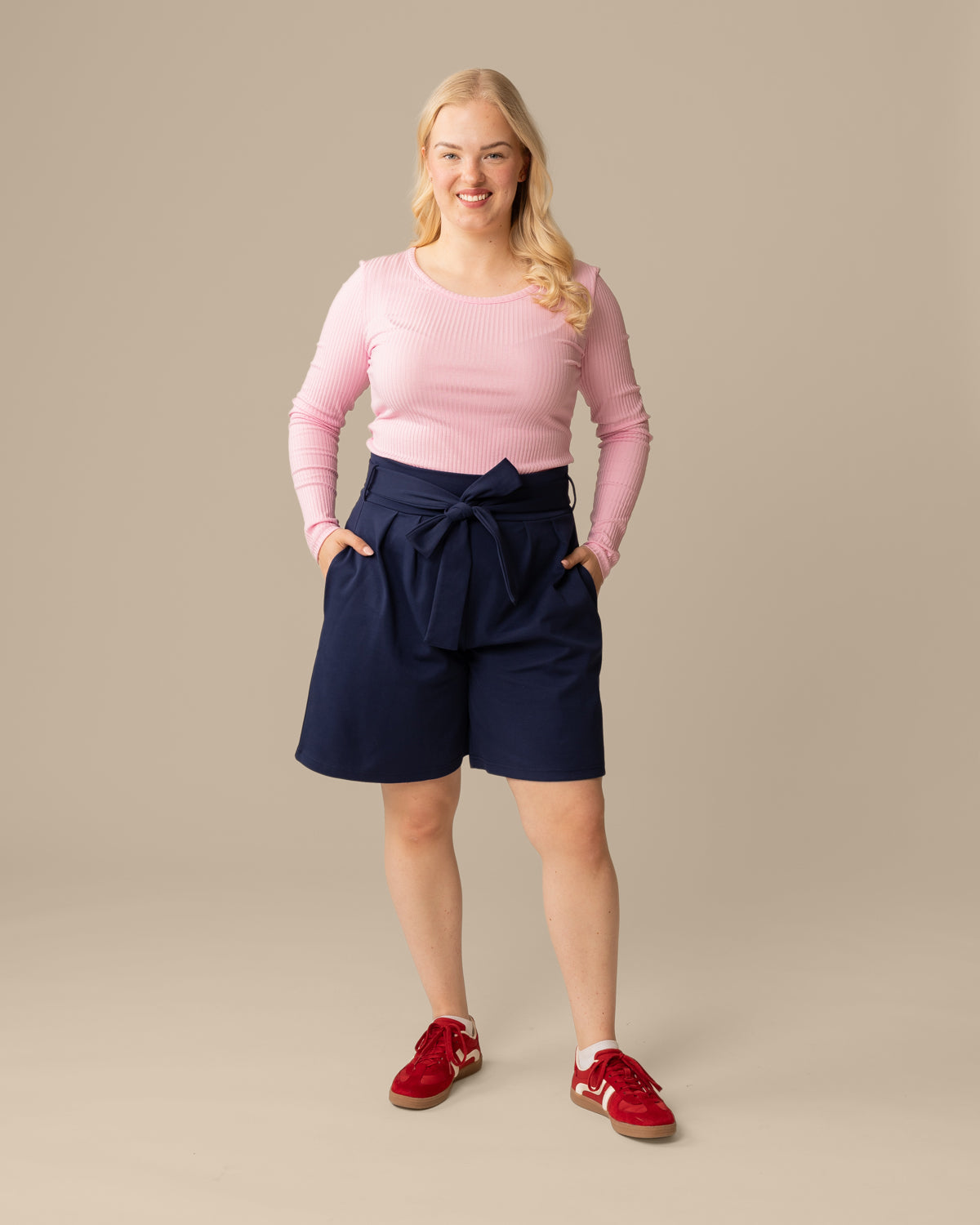 Mukava shortsit, tummansininen