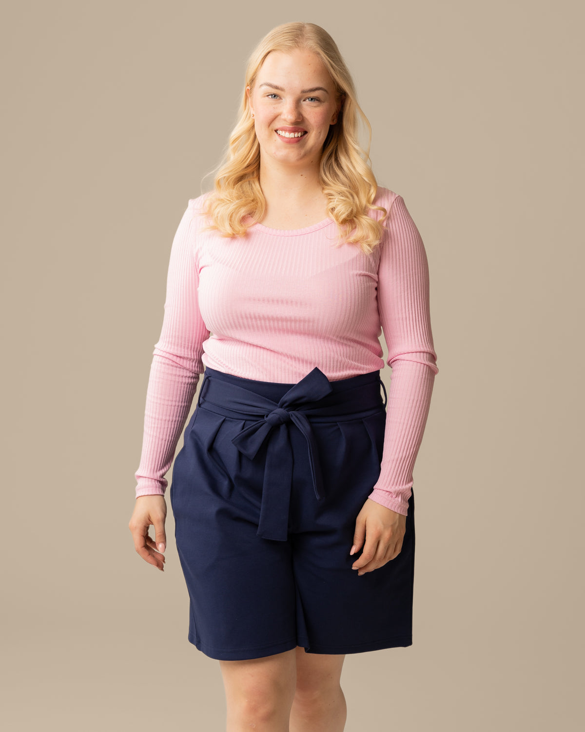 Mukava shortsit, tummansininen