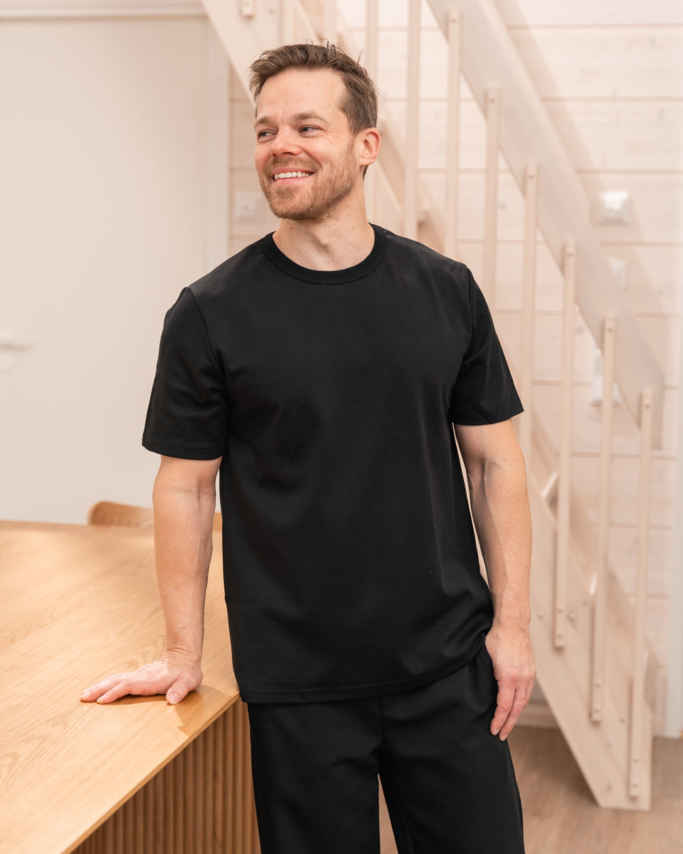 Ajaton t-shirt, black