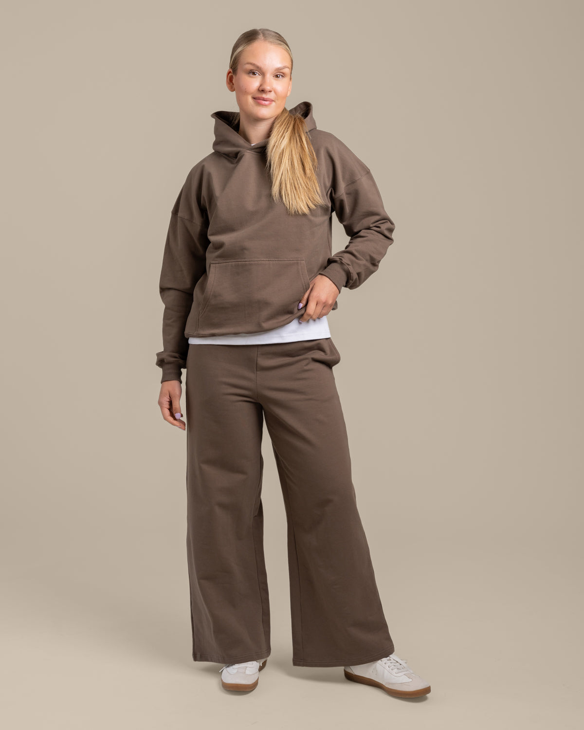 Lässiger Kapuzenpullover, mittelbraun