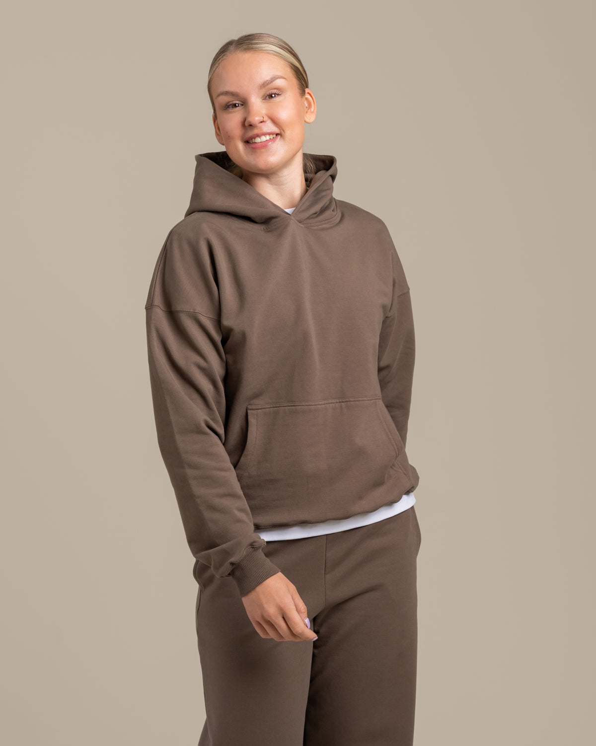 Lässiger Kapuzenpullover, mittelbraun