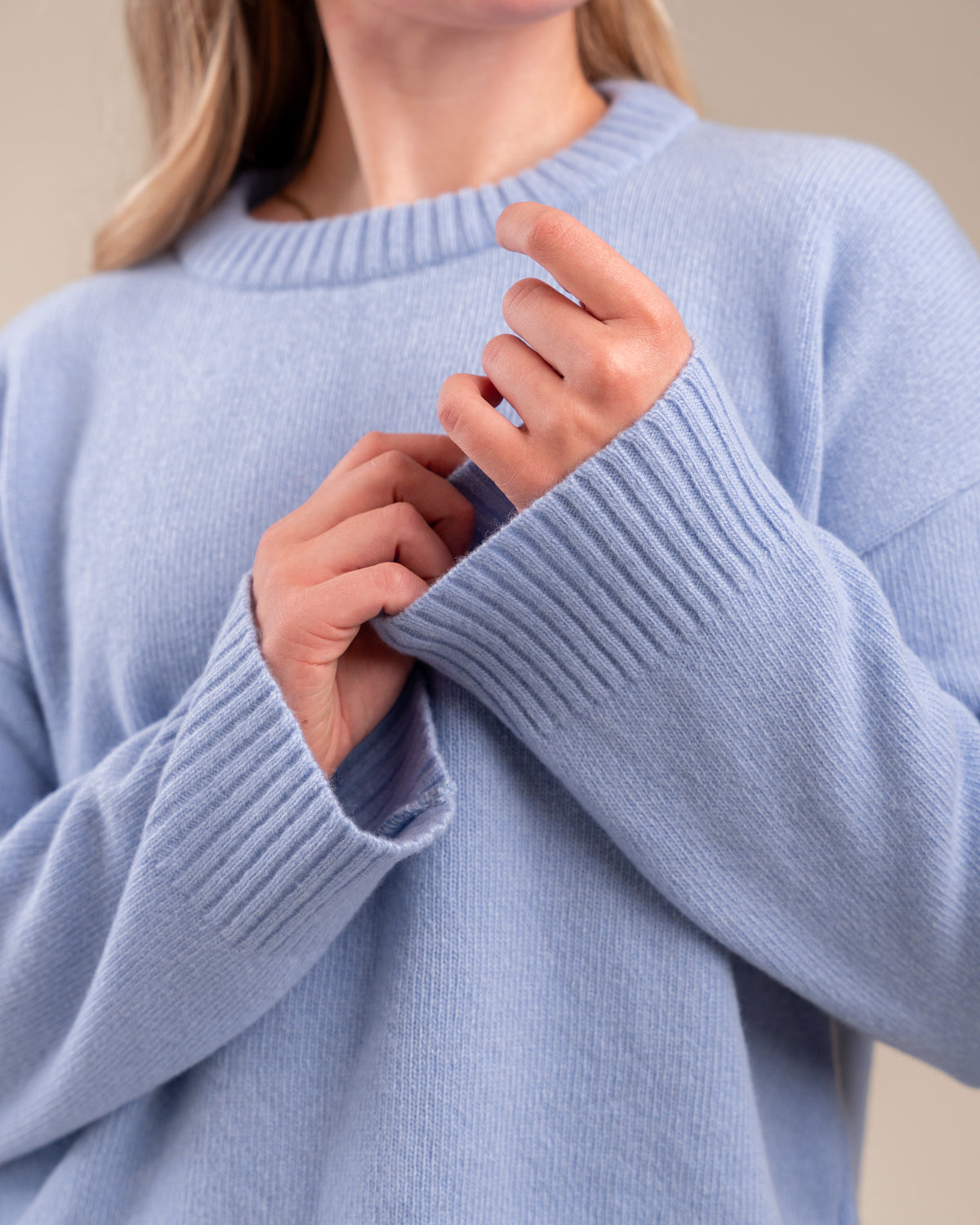 Glitzerpullover, hellblau