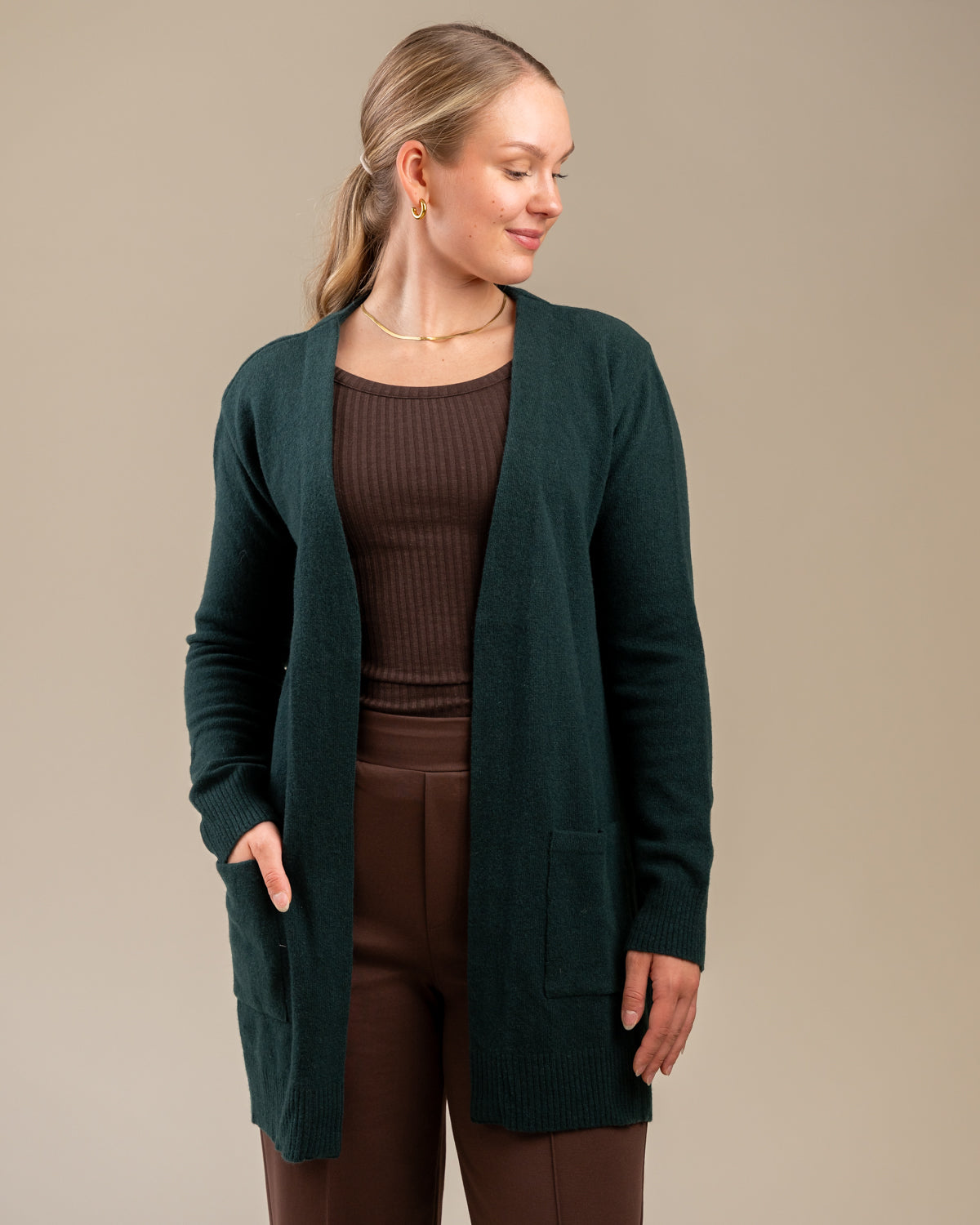 Tyyni Strickjacke, dunkelgrün