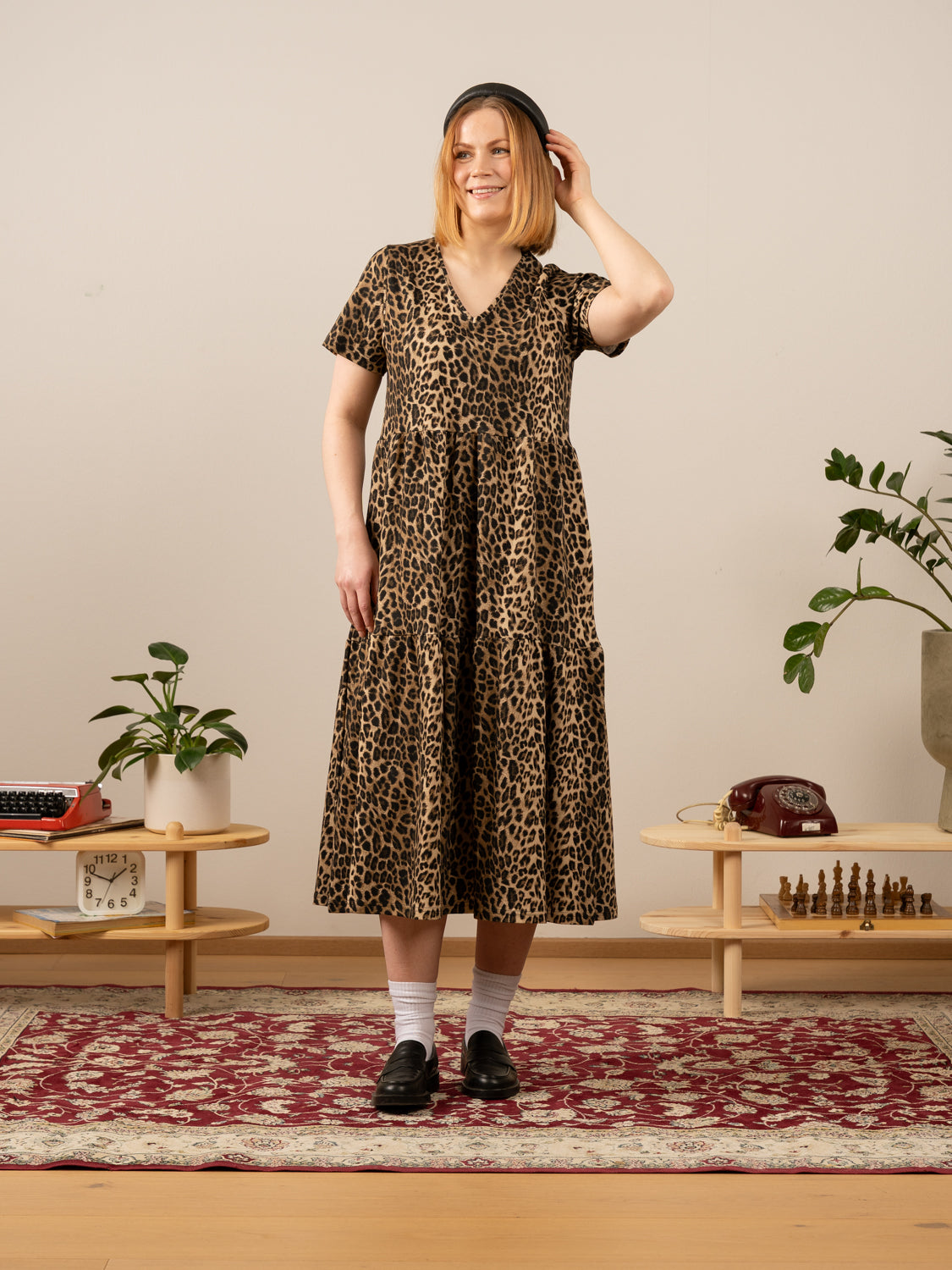 V-pääntiemekko pitkä, leopardi Toive