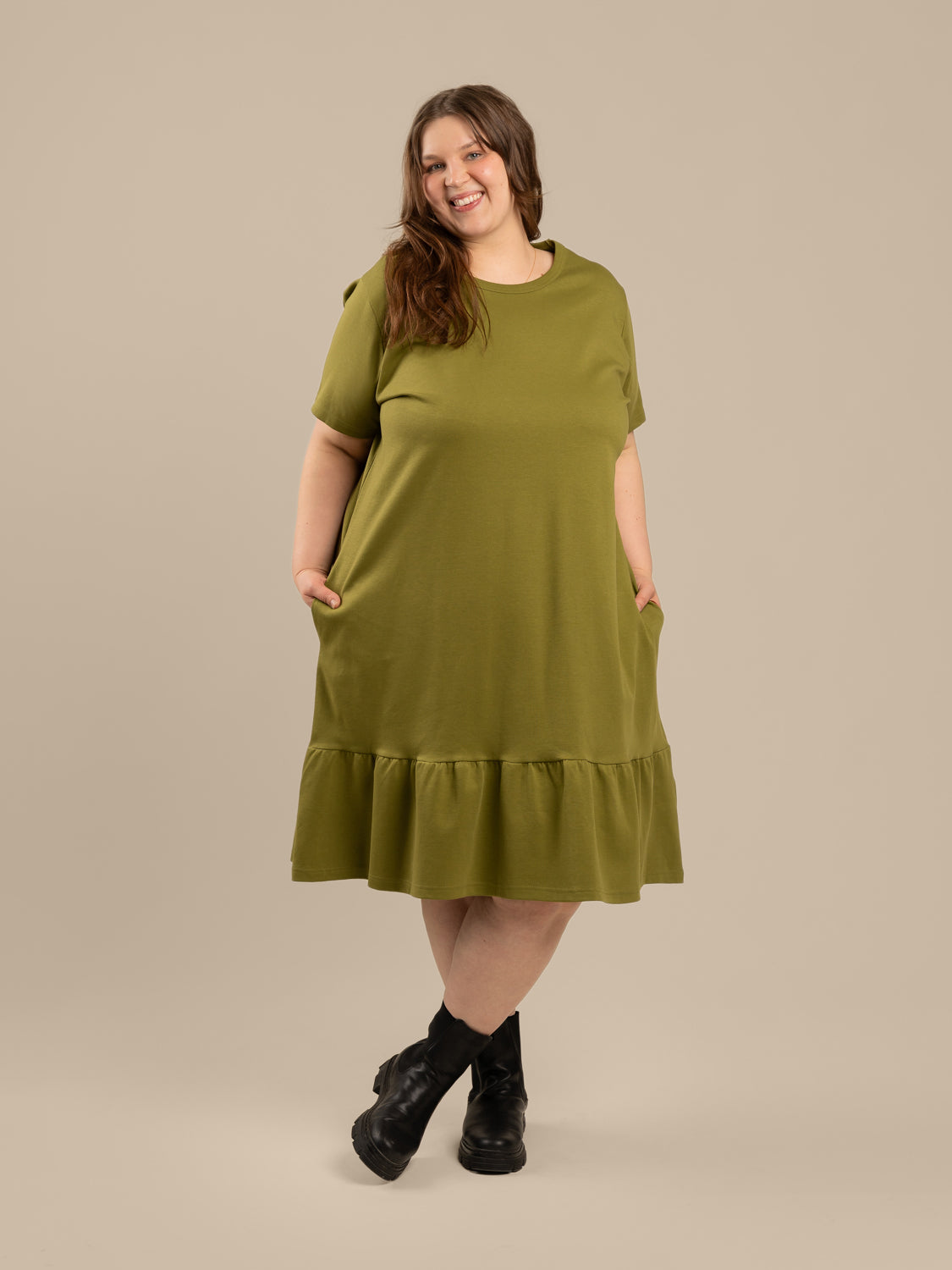 Poimuhelmainen mekko, sammal Toive