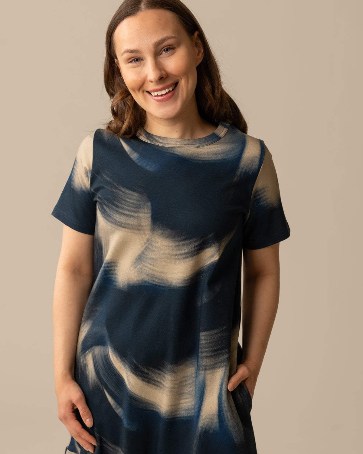 Poimuhelmainen mekko, Aallokko