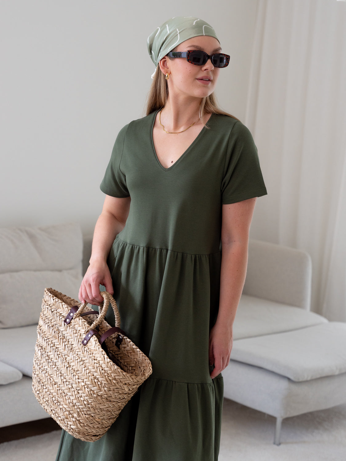 V-pääntiemekko pitkä, khaki