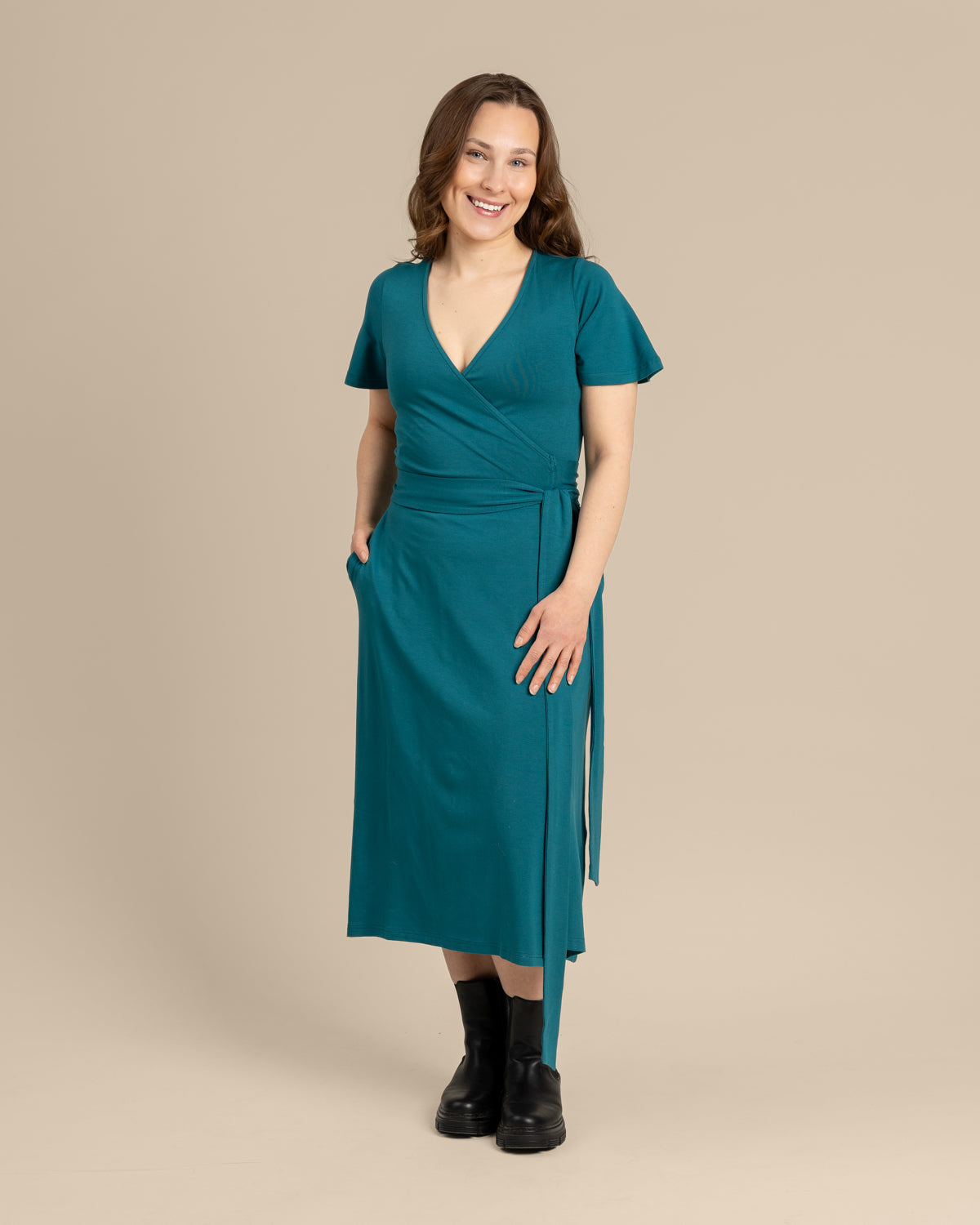 Lyhythihainen kietaisumekko, vaalea petrooli Toive