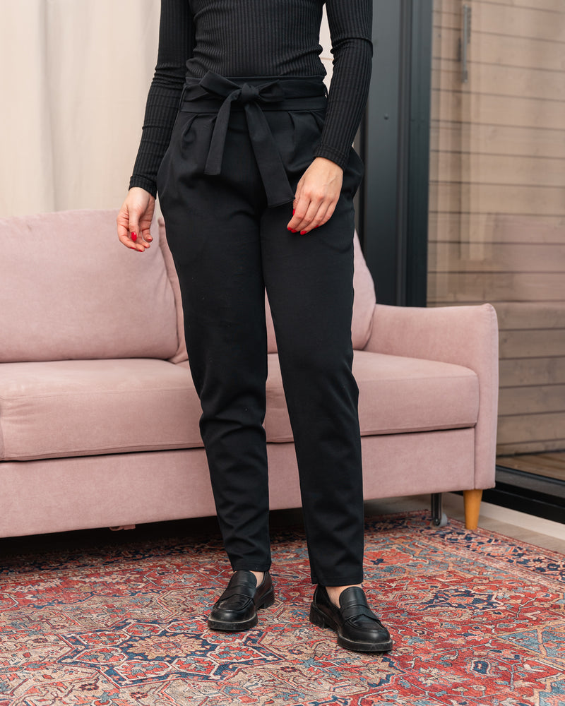 Mustat mukava housut